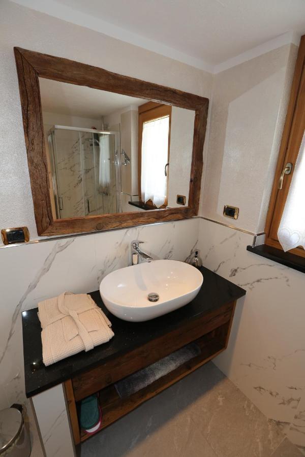 Suite Del Villaggio Sarre Eksteriør billede