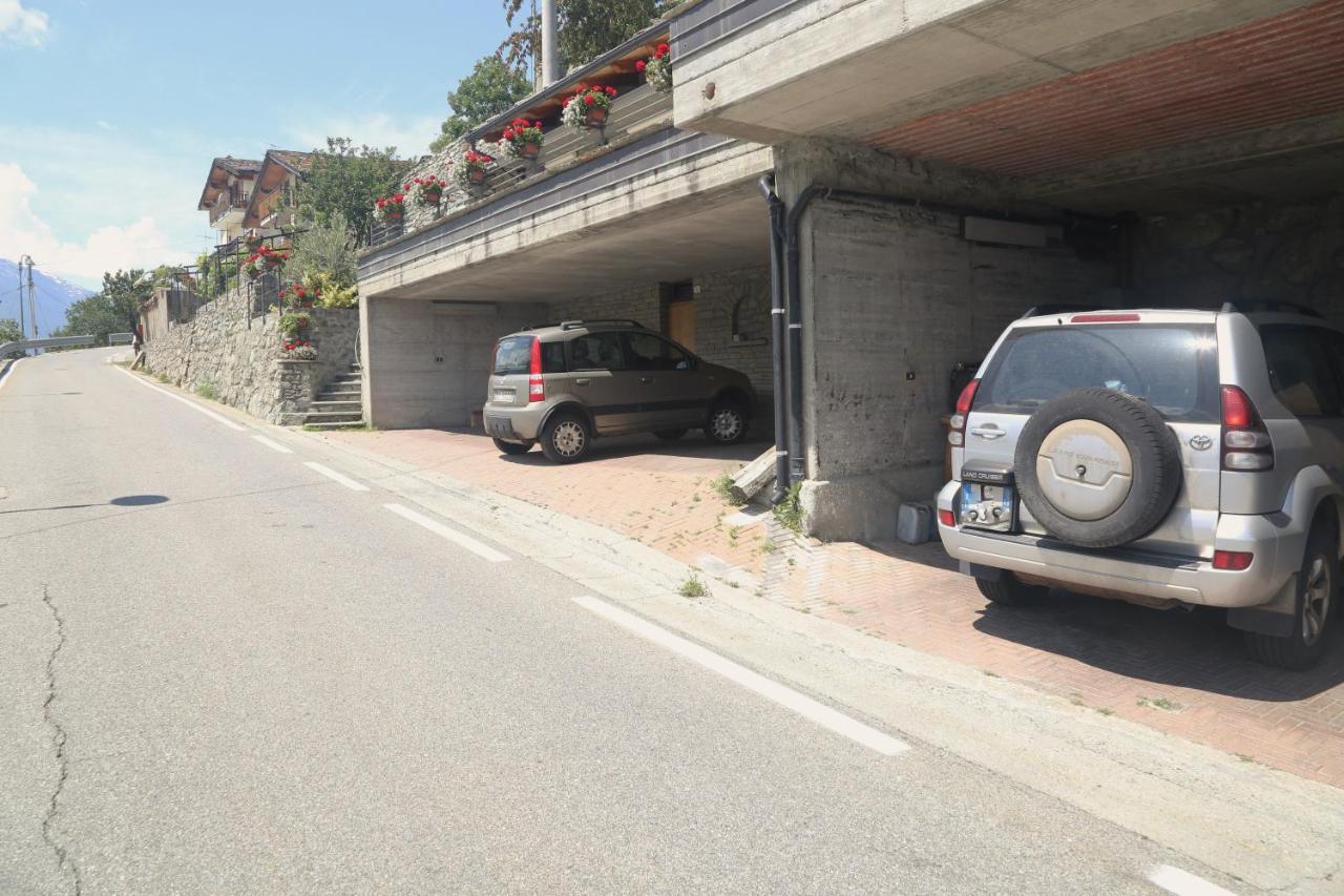 Suite Del Villaggio Sarre Eksteriør billede