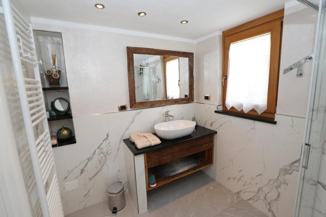 Suite Del Villaggio Sarre Eksteriør billede