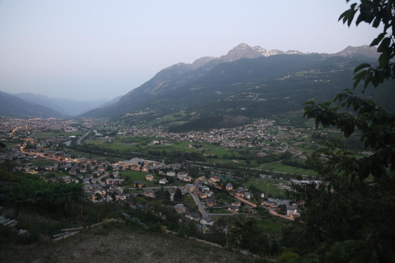 Suite Del Villaggio Sarre Eksteriør billede