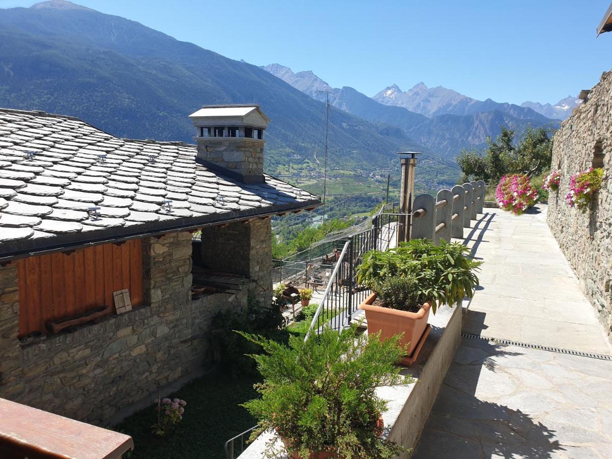 Suite Del Villaggio Sarre Eksteriør billede